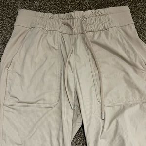 Lululemon Joggers, size 6